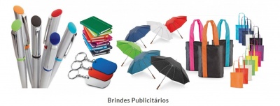 Brindes publicitários variados incluindo pincéis, blocos de notas, porta-chaves, guarda-chuvas e sacos de tecido coloridos