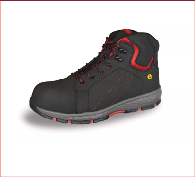 Bota de segurança preta com detalhes vermelhos e sola cinza