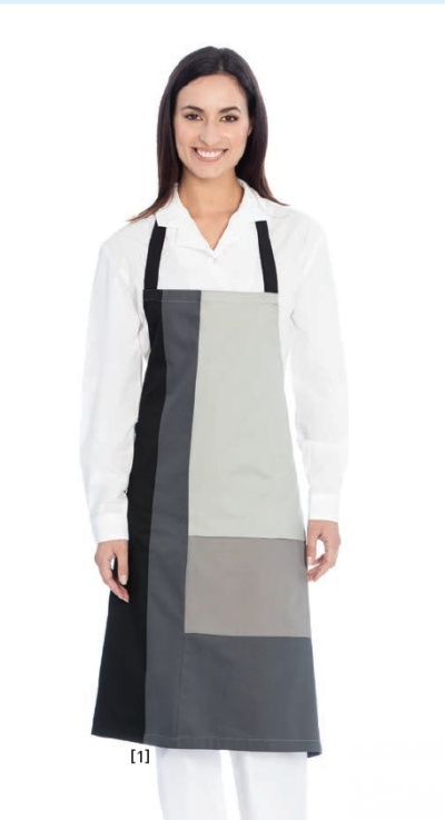 Mulher a usar avental comprido com blocos de cor preto e vários tons de cinzento