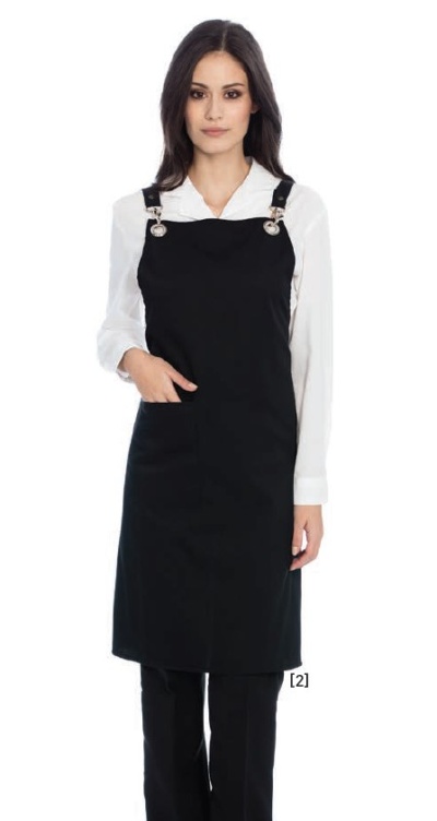 Mulher com avental preto e camisa branca