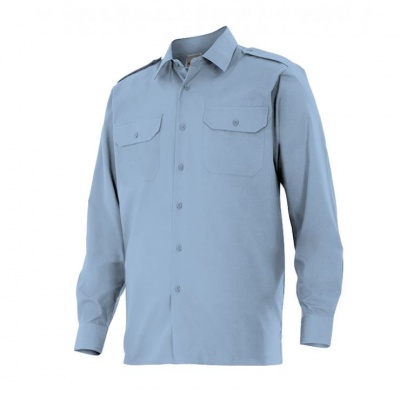 camisa masculina azul clara de manga comprida com bolsos e botões