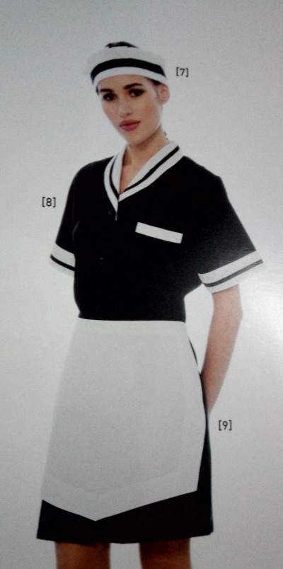 Uniforme de empregada doméstica preto e branco com avental e faixa de cabelo