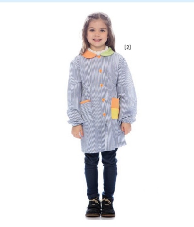 Casaco infantil às riscas com botões e bolsos coloridos