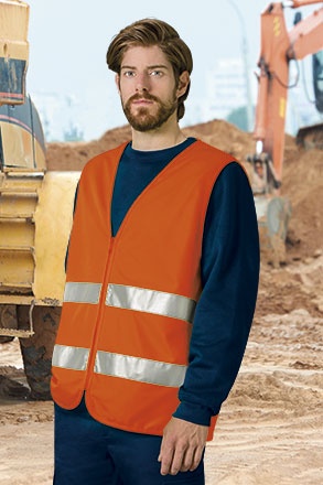 Homem com colete de segurança laranja em ambiente de construção