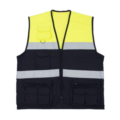 Colete de segurança amarelo fluorescente e preto com bolsos e faixas refletoras.