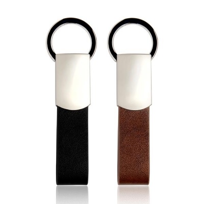 Dois porta-chaves em couro preto e castanho com argola metálica