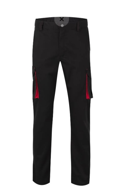 Calças cargo pretas com bolsos laterais vermelhos visíveis ao abrir os zíperes
