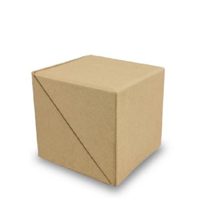 Caixa cúbica de cartão castanho