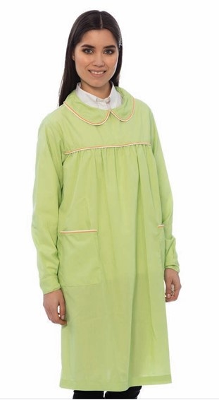 Casaco de trabalho verde claro com gola arredondada e bolsos frontais