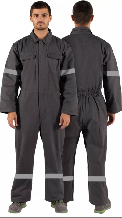 Macacão de trabalho cinzento escuro com faixas refletoras nos braços e pernas