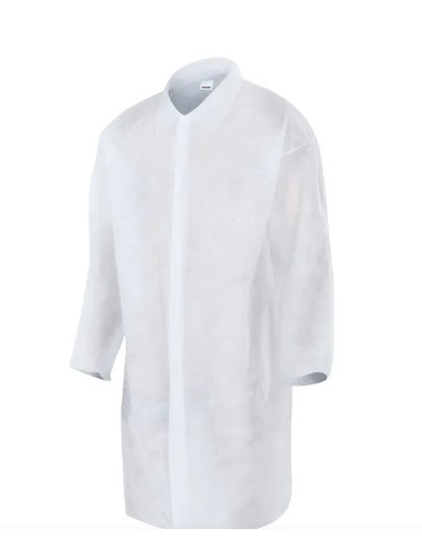 casaco branco comprido com gola clássica e mangas compridas