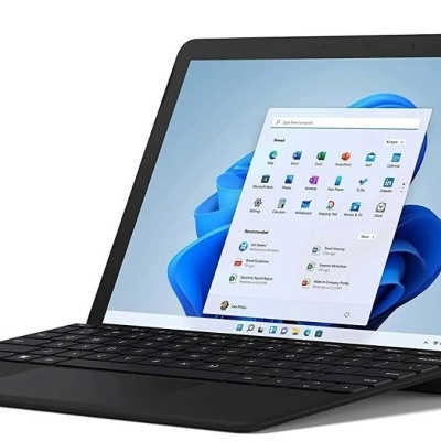 Computador portátil preto com teclado e ecrã tátil em Windows 11