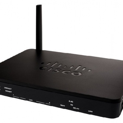 Roteador preto Cisco com duas antenas verticais
