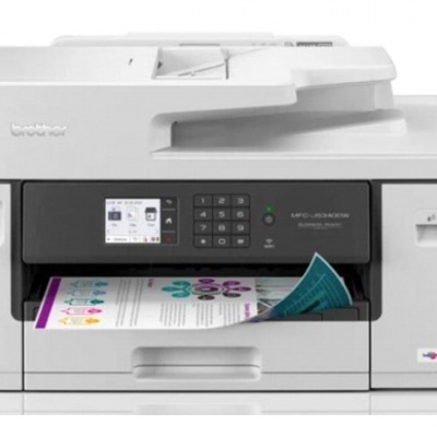 Impressora multifunções Brother a imprimir página colorida