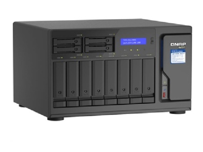 Unidade de armazenamento QNAP preta com várias baias e ecrã digital azul