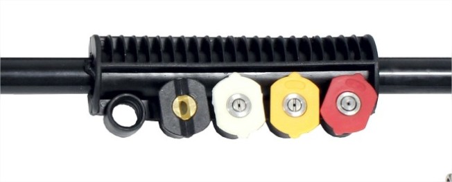 Máquina de Lavar Alta Pressão, 195 Bar, 2500W Dispositivo com quatro bocais coloridos montados numa barra preta