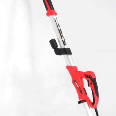 Esmerilhadora elétrica vermelha e preta com cabo, sobre fundo branco