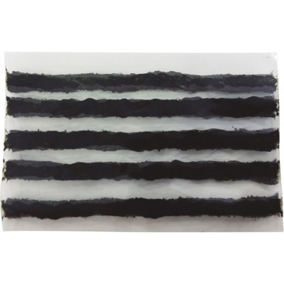 Placa branca com linhas horizontais pretas irregulares e texturizadas