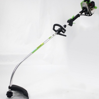 Cortador de relva com motor verde e preto e cabo metálico curvado