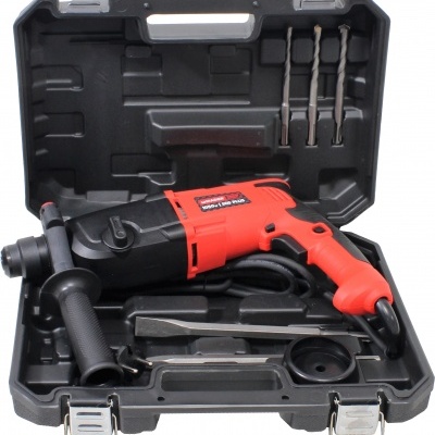 Martelete perfurador elétrico vermelho com punho preto e acessórios num estojo preto