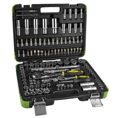 Conjunto de ferramentas com chaves de catraca e soquetes num estojo