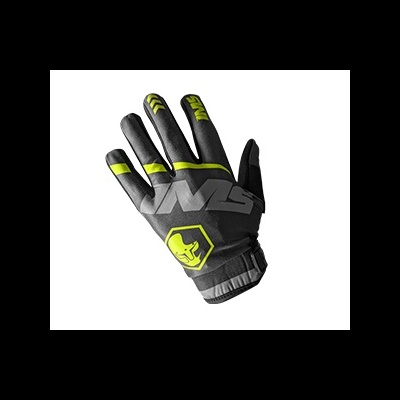 Luva preta e cinzenta com detalhes amarelos para atividades ao ar livre.