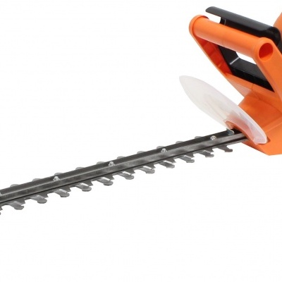 Aparelho de aparar sebes elétrico laranja com lâmina metálica longa e cabo preto