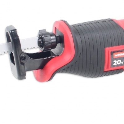 Serra tico-tico à bateria vermelha e preta com lâmina dentada