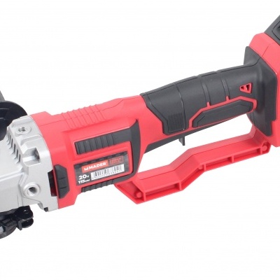 Esmerilhadora sem fios preta e vermelha com disco preto e pega lateral