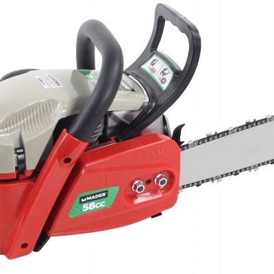 Motosserra vermelha e cinza com lâmina longa