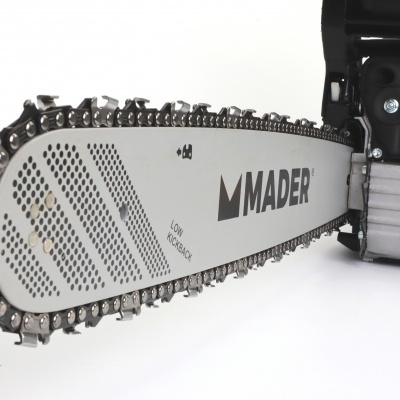 Moto-serra MADER com lâmina metálica cinzenta e corrente afiada