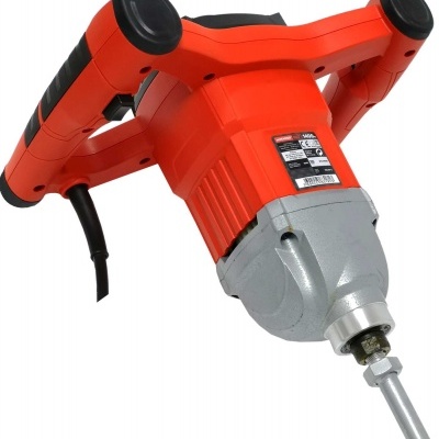 Ferramenta elétrica vermelha e preta com pegas duplas e cabo