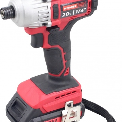 Parafusadora de impacto sem fio MADER vermelha e preta com bateria 20V