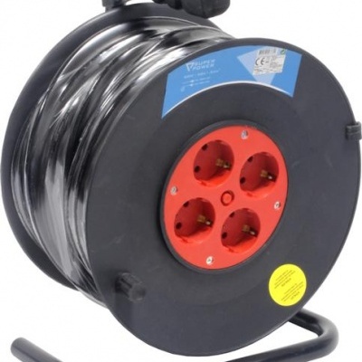 Rolo de extensão elétrica preto com quatro tomadas vermelhas