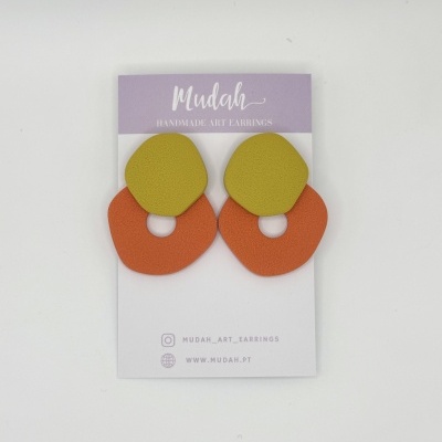 Brincos artesanais verde e laranja em cartão Mudah