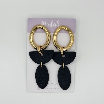 Brincos dourados e pretos em cartão Mudah