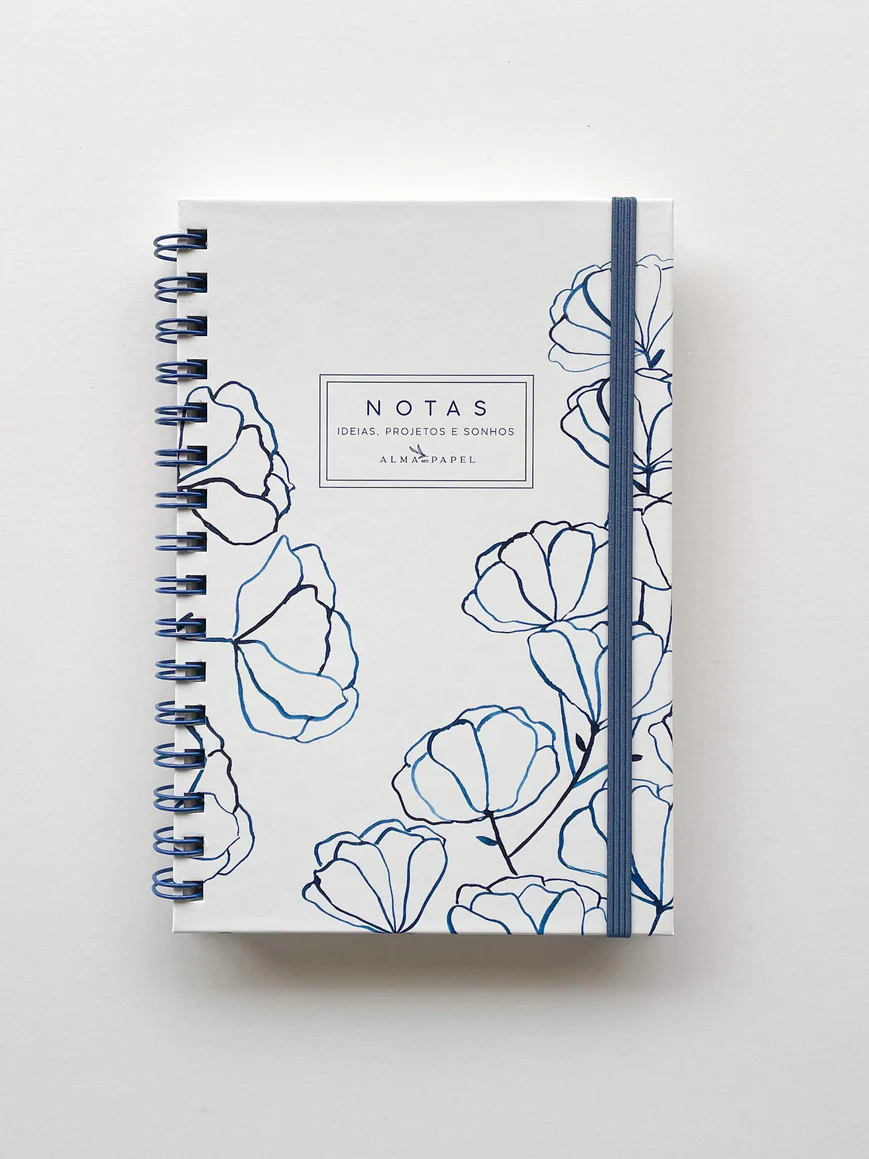 Caderno branco com flores azuis e texto central