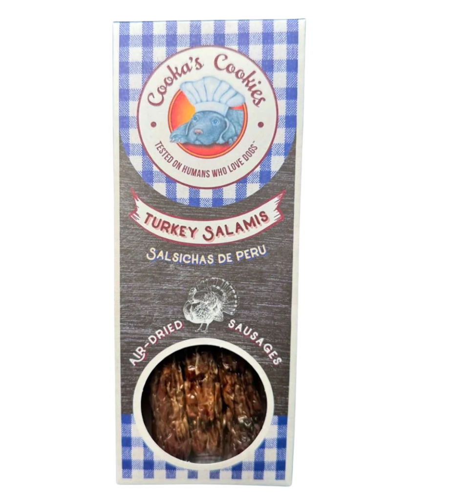 Embalagem de salsichas secas de peru para cães com padrão azul e branco e texto Cookas Cookies.