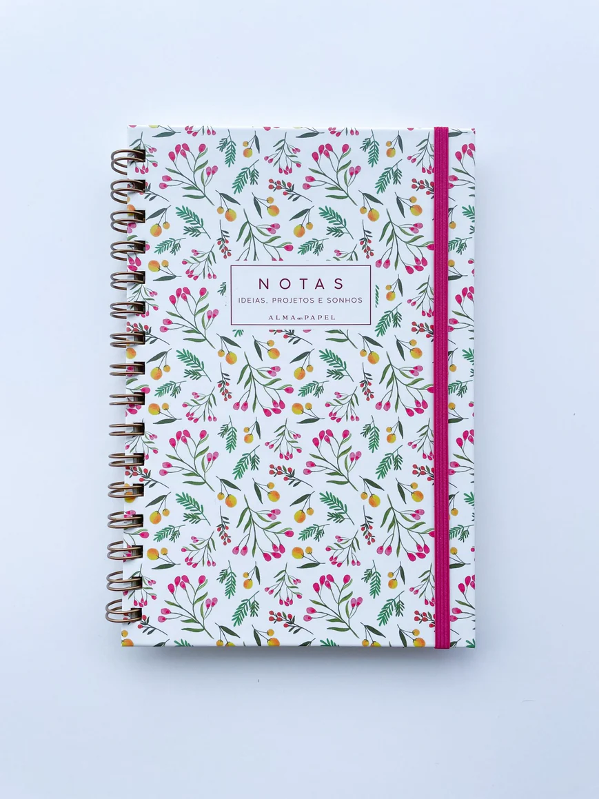 Caderno espiral com capa branca floral e texto NOTAS IDEIAS, PROJETOS E SONHOS ALMA em PAPEL
