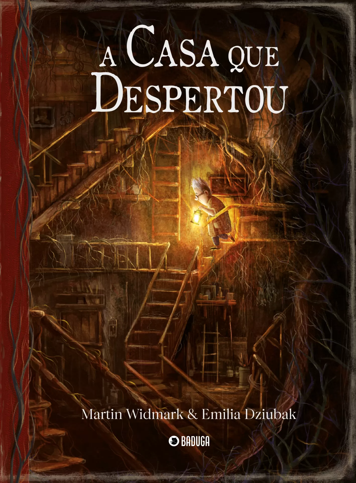 Capa de livro A CASA QUE DESPERTOU com ilustração de criança com lanterna numa casa antiga e escura