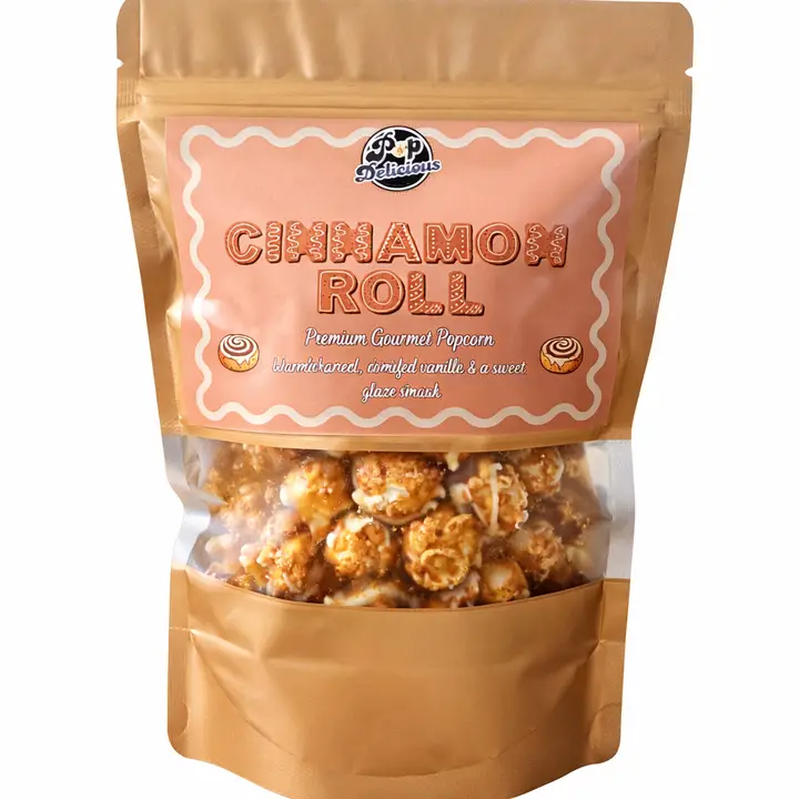 Embalagem dourada de pipocas Cinnamom Roll com etiqueta rosa