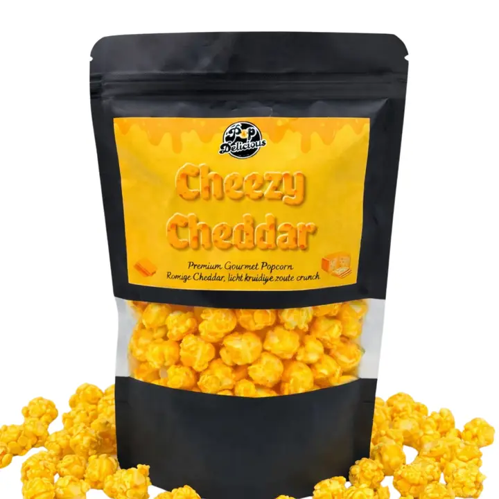 Pacote preto de pipocas gourmet Cheezy Cheddar com selo amarelo