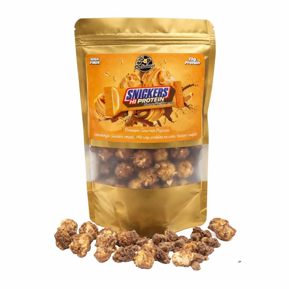 Pacote dourado de pipocas gourmets Snickers Hi Protein com texto e imagem de barra Snickers