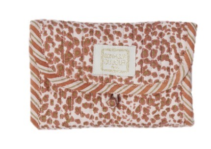Carteira ou bolsa pequena com padrão leopardo e riscas castanhas e botão
