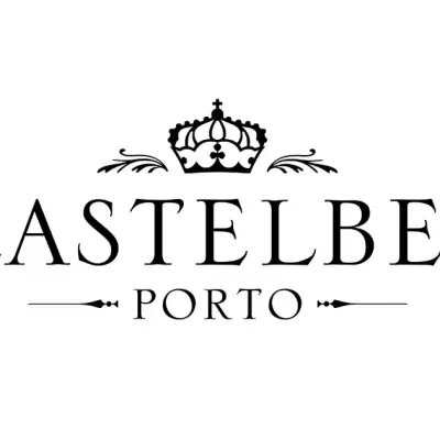 Logótipo CASTELBEL PORTO com coroa estilizada em fundo branco