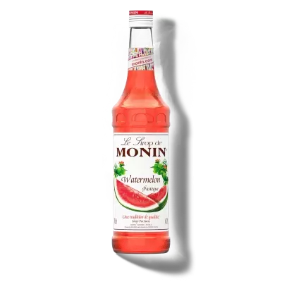 Garrafa de xarope vermelho Monin sabor melancia com rótulo e tampa brancos.