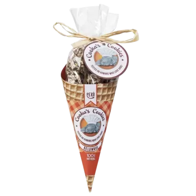 Pacote de bolachas em cone com etiqueta de cão e texto Cookas Cookies