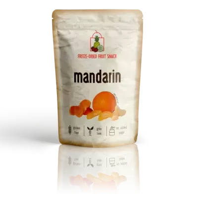 Embalagem branca de snack de fruta liofilizada sabor mandarina com texto e ilustração
