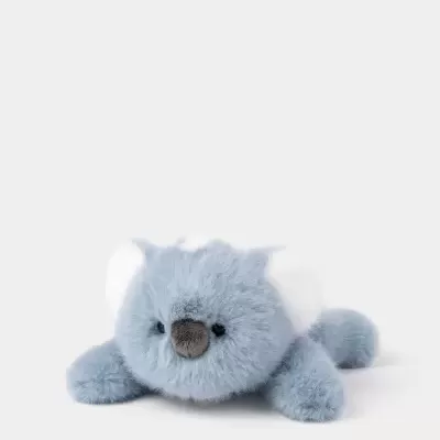 Ursinho de peluche azul claro com orelhas brancas e focinho castanho escuro