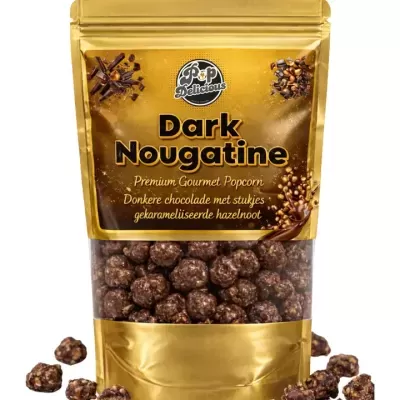 Pacote dourado de pipocas gourmet cobertas com chocolate escuro e avelãs